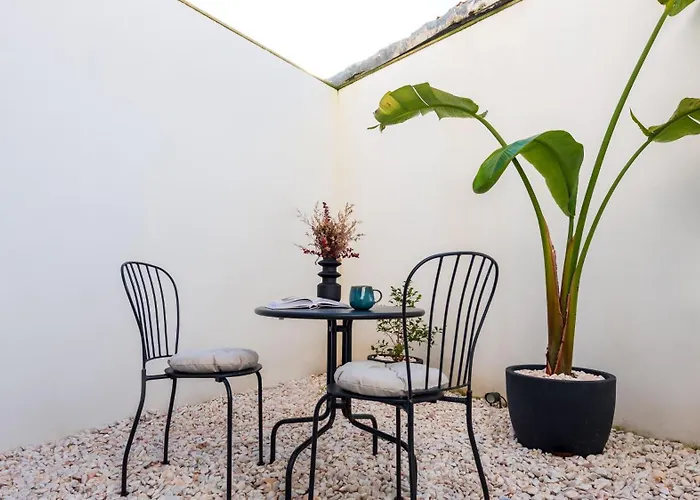 Ando Living - Sao Miguel House 4* Porto